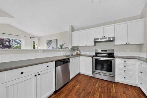 307 Covehaven View Ne, Calgary, AB - Indoor Photo Showing Kitchen