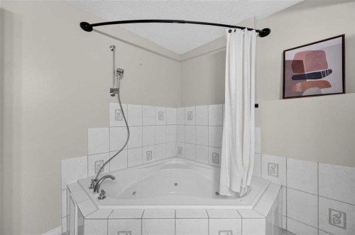 307 Covehaven View Ne, Calgary, AB - Indoor Photo Showing Bathroom