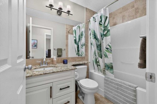1017 Brightoncrest Common Se, Calgary, AB - Indoor Photo Showing Bathroom