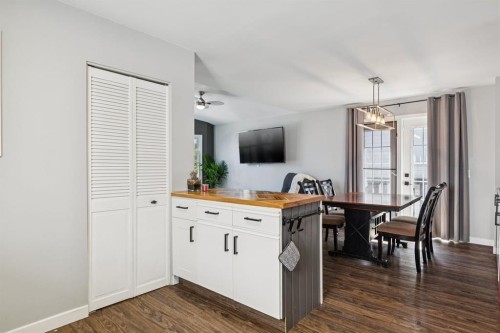 19 Covington Close Ne, Calgary, AB - Indoor Photo Showing Dining Room