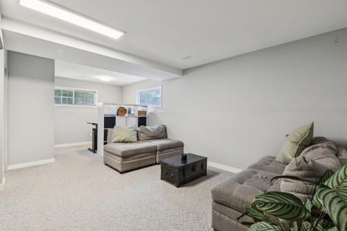 19 Covington Close Ne, Calgary, AB - Indoor