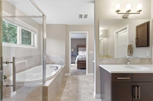 81 Riviera View, Cochrane, AB - Indoor Photo Showing Bathroom