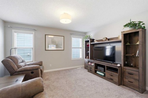 81 Riviera View, Cochrane, AB - Indoor Photo Showing Living Room