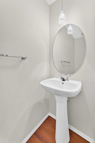 321 Elgin Point Se, Calgary, AB - Indoor Photo Showing Bathroom