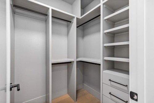 1-2703 Erlton Street Sw, Calgary, AB - Indoor With Storage