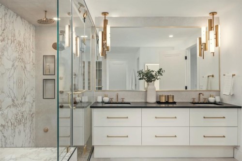 1-2703 Erlton Street Sw, Calgary, AB - Indoor Photo Showing Bathroom