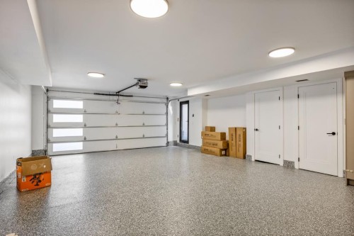 1-2703 Erlton Street Sw, Calgary, AB - Indoor Photo Showing Garage