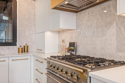 1-2703 Erlton Street Sw, Calgary, AB - Indoor Photo Showing Kitchen