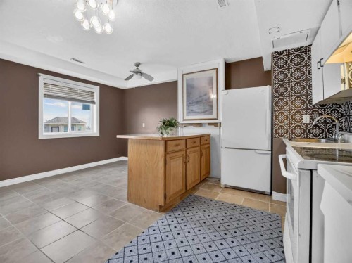 285 Fresno Place Ne, Calgary, AB - Indoor Photo Showing Kitchen With Double Sink