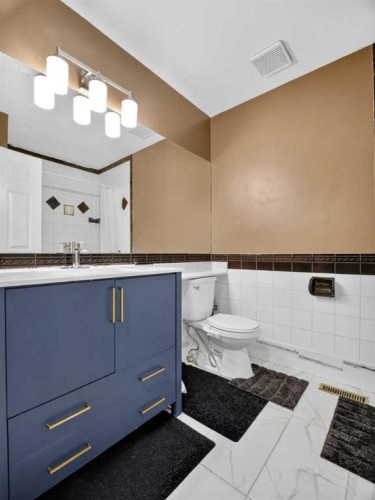 285 Fresno Place Ne, Calgary, AB - Indoor Photo Showing Bathroom