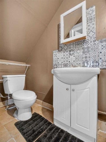 285 Fresno Place Ne, Calgary, AB - Indoor Photo Showing Bathroom