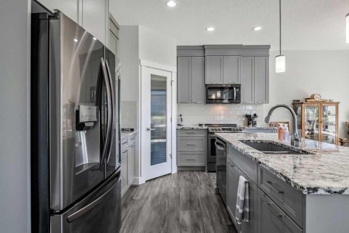 267 Cimarron Vista Court, Okotoks, AB - Indoor Photo Showing Kitchen With Double Sink With Upgraded Kitchen
