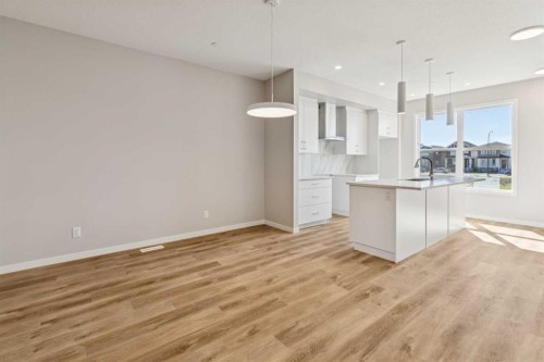 471 Hotchkiss Manor Se, Calgary, AB - Indoor Photo Showing Kitchen