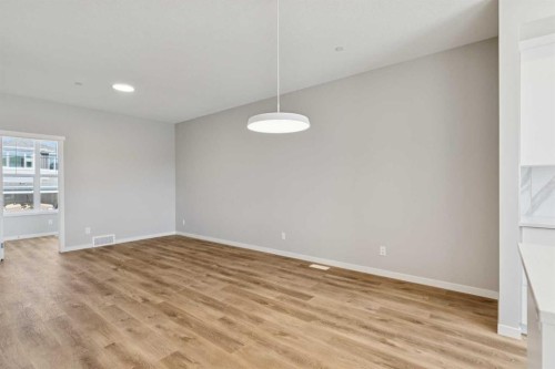 471 Hotchkiss Manor Se, Calgary, AB - Indoor Photo Showing Other Room