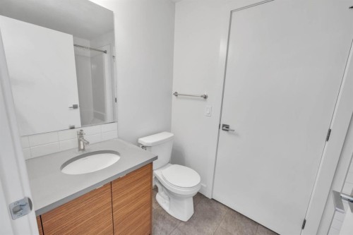 19625 45 Street Se, Calgary, AB - Indoor Photo Showing Bathroom
