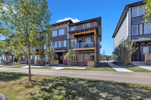 19625 45 Street Se, Calgary, AB - Outdoor With Facade