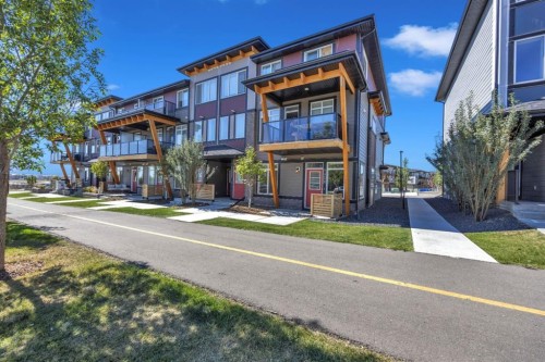 19625 45 Street Se, Calgary, AB - Outdoor