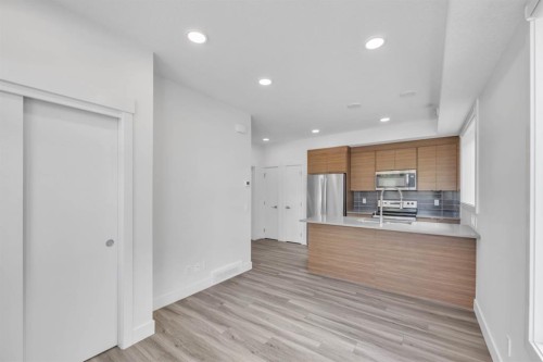 19625 45 Street Se, Calgary, AB - Indoor Photo Showing Kitchen