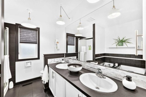 132 Evanscove Manor Nw, Calgary, AB - Indoor Photo Showing Bathroom