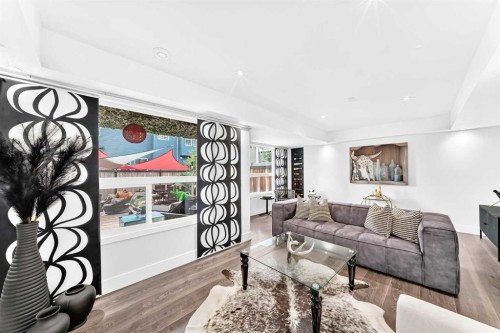 132 Evanscove Manor Nw, Calgary, AB - Indoor Photo Showing Living Room