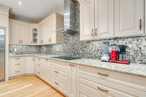 215 Patton Court Sw, Calgary, AB - Indoor Photo Showing Kitchen With Upgraded Kitchen