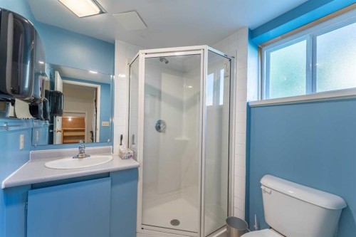 106 Elma Street West, Okotoks, AB - Indoor Photo Showing Bathroom