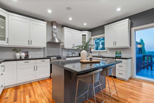 1910 29 Avenue Sw, Calgary, AB - Indoor Photo Showing Kitchen With Upgraded Kitchen