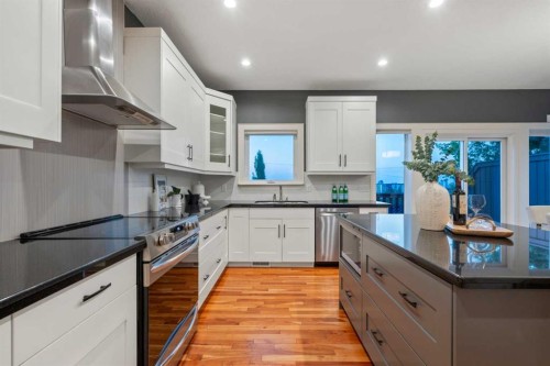 1910 29 Avenue Sw, Calgary, AB - Indoor Photo Showing Kitchen With Upgraded Kitchen