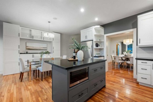 1910 29 Avenue Sw, Calgary, AB - Indoor Photo Showing Kitchen With Upgraded Kitchen