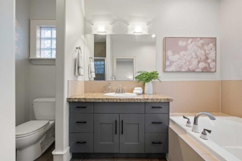 1910 29 Avenue Sw, Calgary, AB - Indoor Photo Showing Bathroom