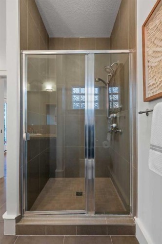 1910 29 Avenue Sw, Calgary, AB - Indoor Photo Showing Bathroom
