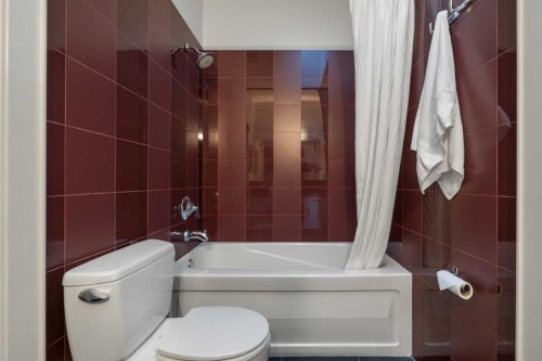 1910 29 Avenue Sw, Calgary, AB - Indoor Photo Showing Bathroom