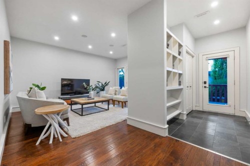1910 29 Avenue Sw, Calgary, AB - Indoor Photo Showing Other Room