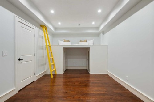 1910 29 Avenue Sw, Calgary, AB - Indoor Photo Showing Other Room