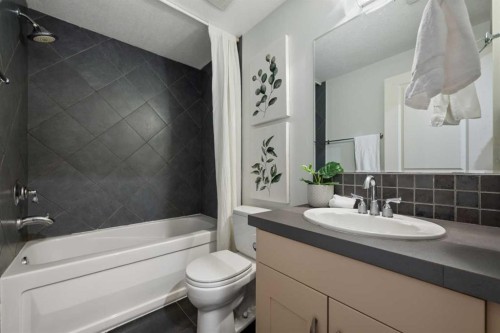 1910 29 Avenue Sw, Calgary, AB - Indoor Photo Showing Bathroom
