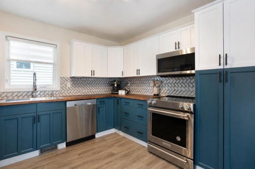 5 Shawglen Court Sw, Calgary, AB - Indoor Photo Showing Kitchen With Double Sink
