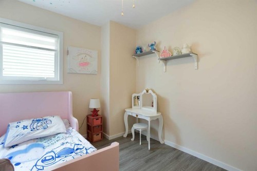 5 Shawglen Court Sw, Calgary, AB - Indoor Photo Showing Bedroom