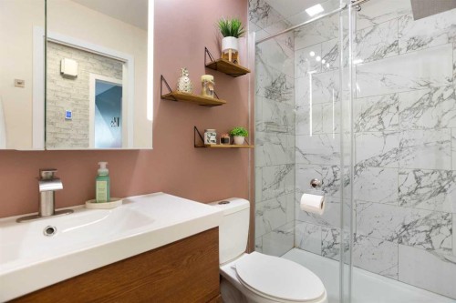 5 Shawglen Court Sw, Calgary, AB - Indoor Photo Showing Bathroom