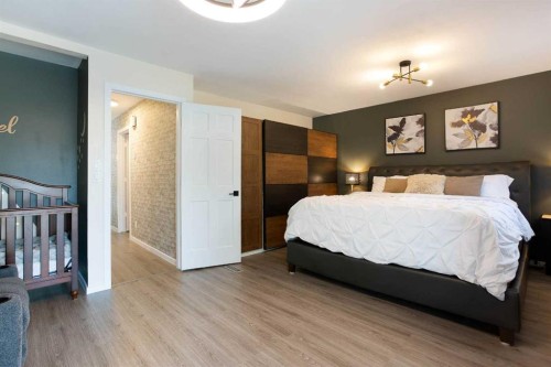 5 Shawglen Court Sw, Calgary, AB - Indoor Photo Showing Bedroom