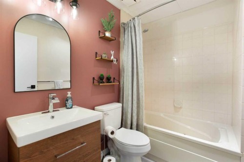 5 Shawglen Court Sw, Calgary, AB - Indoor Photo Showing Bathroom