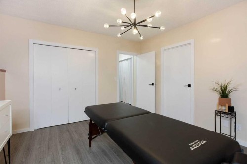 5 Shawglen Court Sw, Calgary, AB - Indoor Photo Showing Other Room