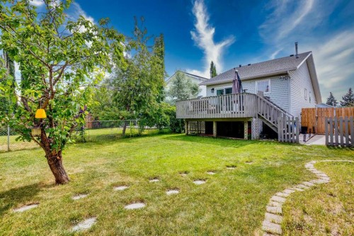 5 Shawglen Court Sw, Calgary, AB - Outdoor With Deck Patio Veranda