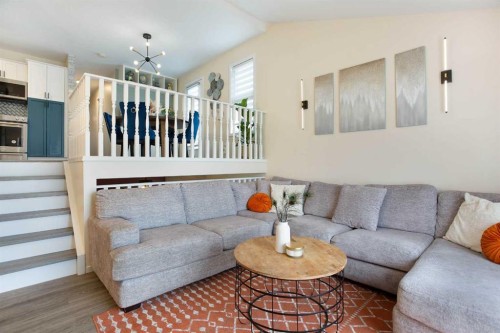 5 Shawglen Court Sw, Calgary, AB - Indoor Photo Showing Living Room