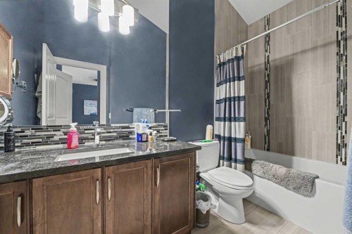 59 Evanswood Circle Nw, Calgary, AB - Indoor Photo Showing Bathroom