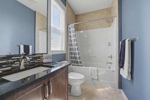 59 Evanswood Circle Nw, Calgary, AB - Indoor Photo Showing Bathroom