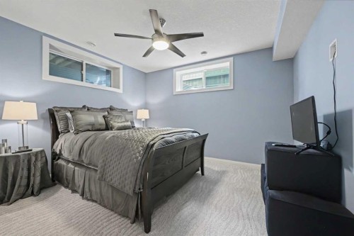 59 Evanswood Circle Nw, Calgary, AB - Indoor Photo Showing Bedroom
