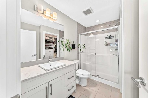 532 Cranford Drive Se, Calgary, AB - Indoor Photo Showing Bathroom