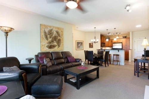 405-10 Discovery Ridge Close Sw, Calgary, AB - Indoor Photo Showing Living Room