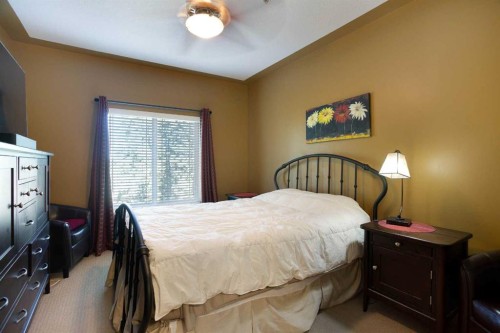 405-10 Discovery Ridge Close Sw, Calgary, AB - Indoor Photo Showing Bedroom