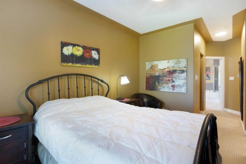 405-10 Discovery Ridge Close Sw, Calgary, AB - Indoor Photo Showing Bedroom